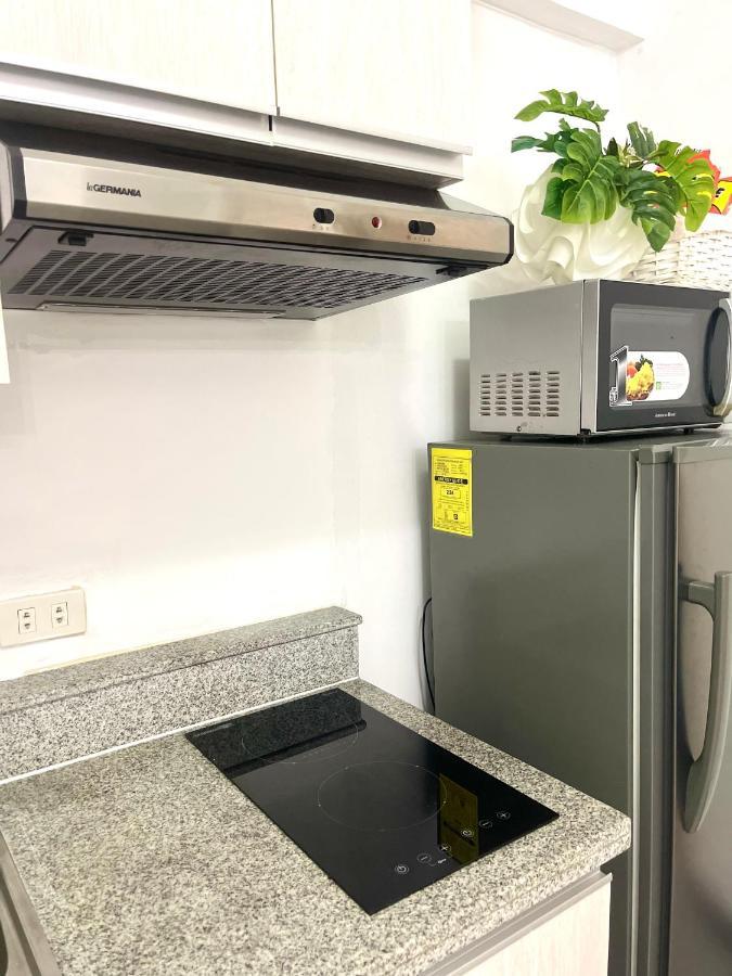 Lancris Residences 2 Bedroom Entire Apartment Near Airport With Pool Paranaque City Kültér fotó