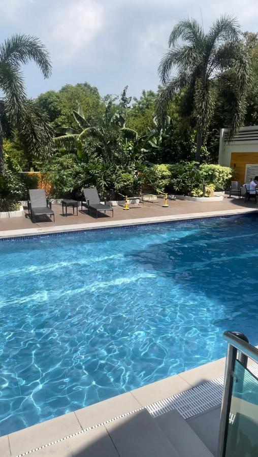 Lancris Residences 2 Bedroom Entire Apartment Near Airport With Pool Paranaque City Kültér fotó
